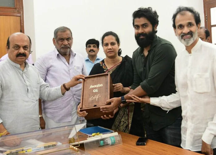 ಗಂಧದ ಗುಡಿ ಪ್ರಿ-ರಿಲೀಸ್ ಈವೆಂಟ್‌ಗೆ ಸಿಎಂಗೆ ಆಹ್ವಾನ ನೀಡಿದ ಡಾ. ರಾಜ್ ಕುಟುಂಬ