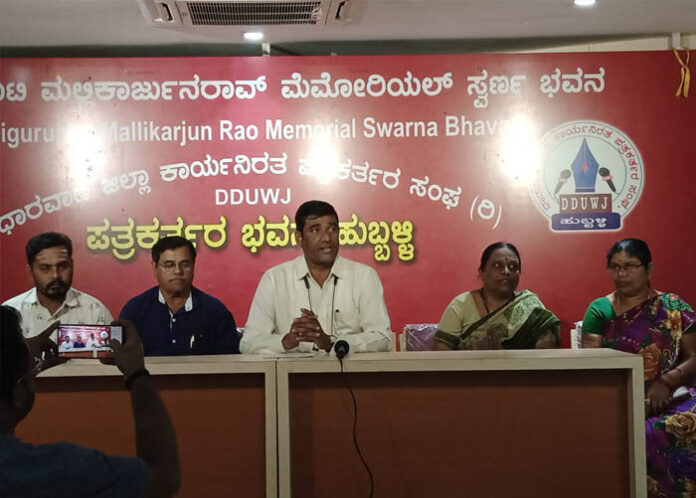 ಆಶ್ರಯ ಯೋಜನೆ ನಿವಾಸಿಗಳಿಗೆ ಹಕ್ಕುಪತ್ರ ನೀಡದಿದ್ದರೆ ಪ್ರತಿಭಟನೆ : ಪ್ರೇಮನಾಥ ಚಿಕ್ಕತುಂಬಳ