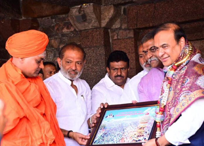 ಗವಿಮಠಕ್ಕೆ ಅಸ್ಸಾಂ ಸಿಎಂ ಭೇಟಿ