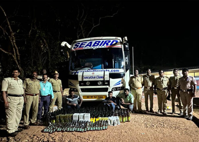 ಸ್ಲೀಪರ್ ಬಸ್ ನಲ್ಲಿ ಅಕ್ರಮವಾಗಿ ಸಾಗಾಟವಾಗ್ತಿತ್ತು ಬರೋಬ್ಬರಿ 300 ಲೀಟರ್ ಗೋವಾ ಮದ್ಯ!!