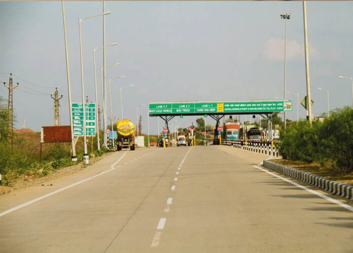 Toll reduction for domestic cars too: problem continues at Brahmakootlu tollgate