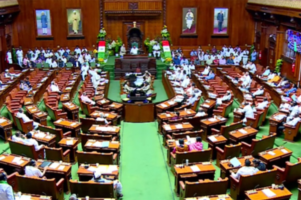 ಜುಲೈನಿಂದ ಕರ್ನಾಟಕ ವಿಧಾನಮಂಡಲ ಸಂಪೂರ್ಣ ಪೇಪರ್‌ಲೆಸ್: ಶಾಸಕರ ಕೈ ಸೇರಲಿವೆ ಬಯೋಮೆಟ್ರಿಕ್ ಐಪ್ಯಾಡ್!