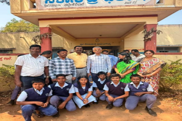 ಮಕ್ಕಳೊಂದಿಗೆ ಮಧ್ಯಾಹ್ನದ ಊಟ, ಅಧಿಕಾರಿಗಳಿಗೆ ಎಚ್ಚರಿಕೆಯ ಪಾಠ: ಸಚಿವರಿಂದ ಫೀಲ್ಡ್ ವಿಸಿಟ್!