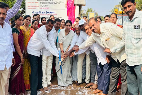50 ಲಕ್ಷ ರೂ. ವೆಚ್ಚದಲ್ಲಿ ರಸ್ತೆ ನಿರ್ಮಾಣ: ಭೂಮಿ ಪೂಜೆ ನೆರವೇರಿಸಿದ ಸಚಿವೆ ಲಕ್ಷ್ಮೀ ಹೆಬ್ಬಾಳ್ಕರ್