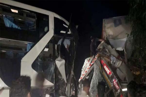 ಲಾರಿ- ಎರಡು ಬಸ್‌ಗಳ ನಡುವೆ ಸರಣಿ ಅಪಘಾತ: 25 ಕ್ಕೂ ಹೆಚ್ಚಿನ ಜನರಿಗೆ ಗಾಯ