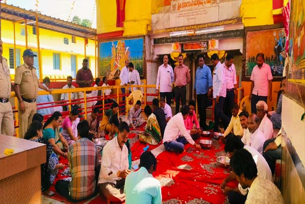 ಚಿತ್ತಾಪುರದ ನಾಗಾವಿ ಯಲ್ಲಮ್ಮ ದೇವಿ ಹುಂಡಿ ಎಣಿಕೆ: ಲಕ್ಷ ಲಕ್ಷ ರೂ. ಸಂಗ್ರಹ