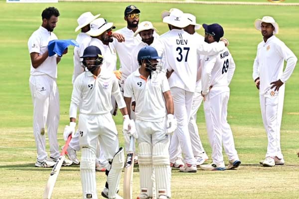 ರಣಜಿ ಫೈನಲ್ಸ್‌ | ಎರಡನೇ ದಿನದ ಮೊದಲ ಅವಧಿಯಲ್ಲಿ ಕರ್ನಾಟಕಕ್ಕೆ ಮೇಲುಗೈ