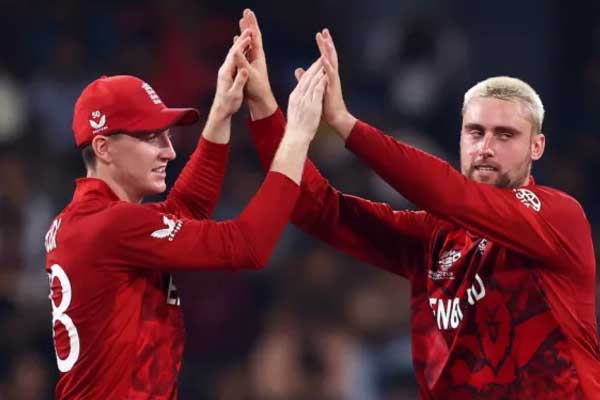 ಟಿ20 ವಿಶ್ವಕಪ್ | ಇಂಗ್ಲೆಂಡ್ ಸ್ಪಿನ್ ದಾಳಿಗೆ ಎಡವಿದ ಕಿವೀಸ್: ಆಂಗ್ಲರ ಗೆಲುವಿಗೆ ಸಾಧಾರಣ ಟಾರ್ಗೆಟ್!