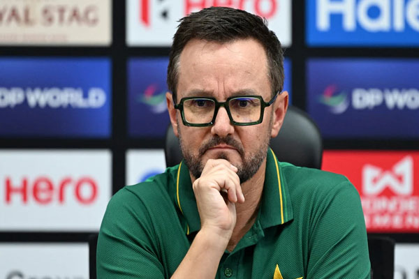 ಈ ರೀತಿ ಮರ್ಯಾದೆ ತೆಗಿಬಾರ್ದು! ಬಾಬರ್ ಆಟದ ಶೈಲಿ ಆಕ್ರಮಣಕಾರಿಯಾಗಿಲ್ಲ ಎಂದ ಕೋಚ್ ಮೈಕ್ ಹೆಸ್ಸನ್