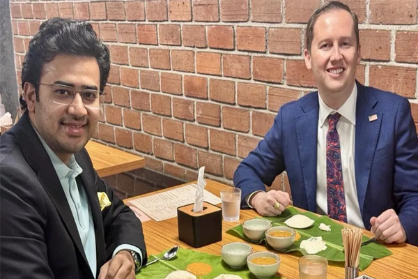 ಬೆಂಗಳೂರಲ್ಲಿ ಗರಿಗರಿ ಮಸಾಲೆದೋಸೆ, ಫಿಲ್ಟರ್ ಕಾಫಿ ಸವಿದ ಅಮೆರಿಕನ್ ರಾಯಭಾರಿ!