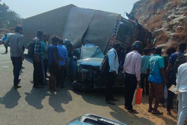 ಕಾರವಾರದಲ್ಲಿ ಭೀಕರ ಅಪಘಾತ: ಕಾರಿನ ಮೇಲೆ ಕಂಟೇನರ್‌ ಪಲ್ಟಿಯಾಗಿ ಬಾಲಕ ಸಾ*ವು