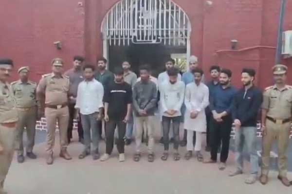 ಪವಿತ್ರ ಗಂಗಾನದಿಯಲ್ಲಿ ‘ಇಫ್ತಾರ್ ಕೂಟ’: ಚಿಕನ್ ಬಿರಿಯಾನಿ ಸವಿದಿದ್ದ 14 ಮಂದಿಗೆ 14 ದಿನ ಜೈಲೂಟ