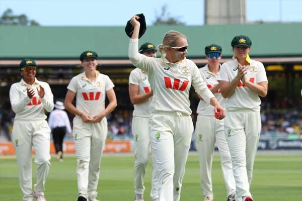 ಪಿಂಕ್ ಬಾಲ್ ಟೆಸ್ಟ್ ಮ್ಯಾಚ್: ಭಾರತ ಮಹಿಳಾ ಟೀಮ್ ವಿರುದ್ಧ ಆಸ್ಟ್ರೇಲಿಯಾಗೆ ಗೆಲುವು!