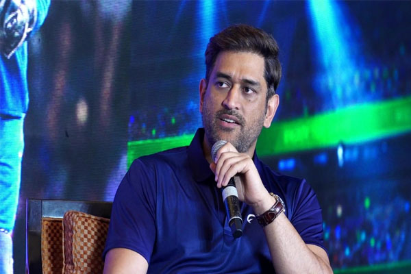 ಟ್ರೋಫಿ ಸಿಕ್ತಿದಂತೆ ಸೋಶಿಯಲ್ ಮೀಡಿಯಾದಲ್ಲಿ ಆಕ್ಟಿವ್ ಆದ ಧೋನಿ: ಕೋಚ್ ಬಗ್ಗೆ ಏನ್ ಹೇಳಿದ್ರು ನೋಡಿ