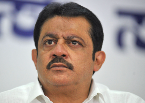 ದಾವಣಗೆರೆ ರಿಸಲ್ಟ್ ಮೇಲೆ ನಿಂತಿದೆ ಜಮೀರ್ ಭವಿಷ್ಯ: ಶಿಸ್ತು ಕ್ರಮದ ಕತ್ತಿ ಯಾರ ಕೊರಳಿಗೆ?