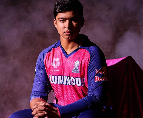 ಸೂರ್ಯವಂಶಿ ಆರ್ಭಟ: 36 ಎಸೆತಗಳಲ್ಲಿ ಶತಕ ಸಿಡಿಸಿ ಐಪಿಎಲ್ ನಲ್ಲಿ ಇತಿಹಾಸ ಬರೆದ ವೈಭವ್