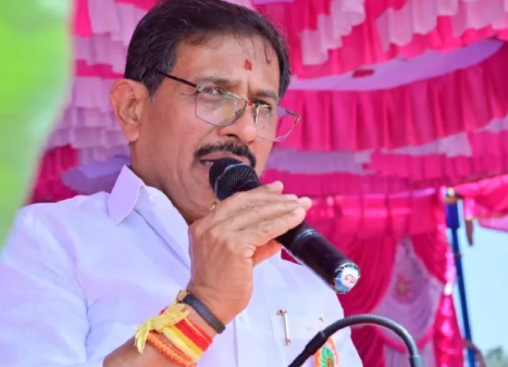 ಸಿಎಂ ಕುರ್ಚಿ ಫೈಟ್: ಸಿದ್ದರಾಮಯ್ಯ ನಂತರ ಡಿಕೆಶಿಯೇ ಮುಖ್ಯಮಂತ್ರಿ ಎಂದ ಹೆಚ್.ಸಿ.ಬಾಲಕೃಷ್ಣ