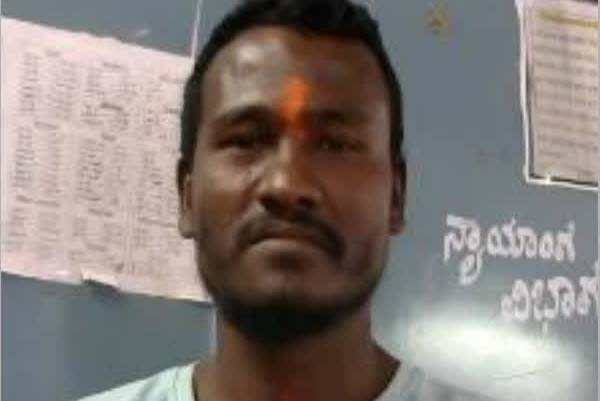 ಆಸ್ಪತ್ರೆಗೆ ದಾಖಲಾಗಿದ್ದ ವಿಚಾರಣಾಧೀನ ಕೈದಿ ಎಸ್ಕೇಪ್‌: ಬಾತ್‌ರೂಮ್‌ ಕಿಟಕಿ ಗ್ಲಾಸ್‌ ಪುಡಿಪುಡಿ