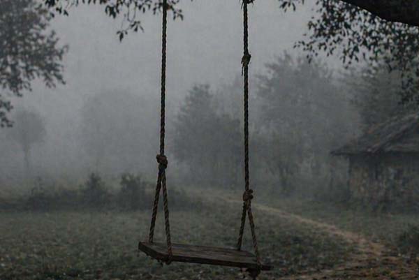 ಜೋಕಾಲಿಯಲ್ಲಿ ಆಟವಾಡುತ್ತಾ ಕುತ್ತಿಗೆಗೆ ದಾರ ಸಿಲುಕಿ ಬಾಲಕಿ ದುರ್ಮ*ರಣ