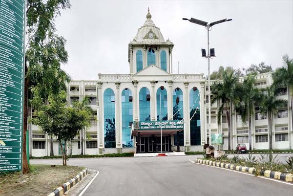 ಕುವೆಂಪು ವಿವಿಯಲ್ಲಿ ಗಲಭೆ, ಕುಲಪತಿಗಳ ಕಚೇರಿಯನ್ನು ಧ್ವಂಸಗೊಳಿಸಿದ ವಿದ್ಯಾರ್ಥಿಗಳು