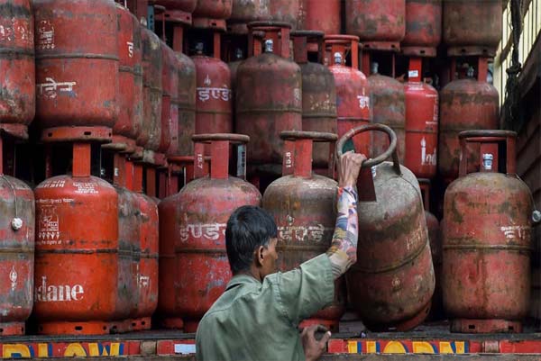 ಇನ್ಮುಂದೆ ಬುಕ್‌ ಮಾಡಿದ ದಿನವೇ ಮನೆಬಾಗಿಲಿಗೆ ಬರಲಿದ್ಯಾ ಗ್ಯಾಸ್‌ ಸಿಲಿಂಡರ್‌?