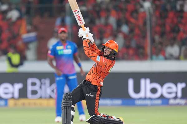 ಅಭಿಷೇಕ್ ಶತಕದಾಟಕ್ಕೆ ಡೆಲ್ಲಿ ಬೌಲರ್​​​ಗಳು ಸುಸ್ತು: ಅಕ್ಷರ್ ಬಳಗಕ್ಕೆ ಬಿಗ್ ಟಾರ್ಗೆಟ್ ನೀಡಿದ ಹೈದರಾಬಾದ್