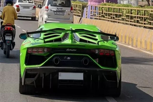 ‘ಲ್ಯಾಂಬೊರ್ಗಿನಿ ಕಾರಲ್ಲಿ ಹೋಗಿ ಕಸ ಗುಡಿಸಿ’ : ಶೋಕಿ ಮಾಡಿದ ಚಾಲಕನಿಗೆ ಹೈಕೋರ್ಟ್ ಪಾಠ