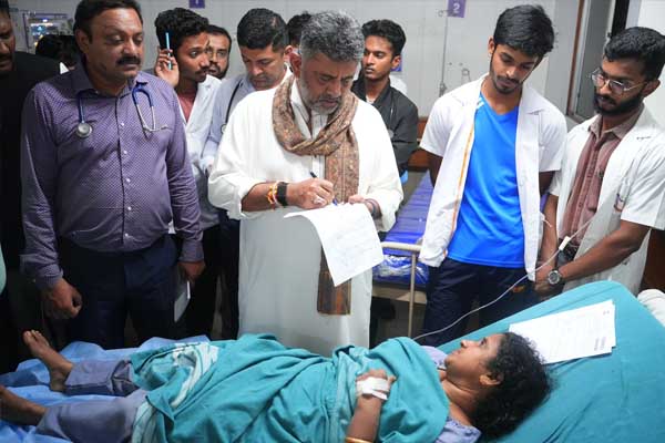 ಬೌರಿಂಗ್ ಆಸ್ಪತ್ರೆಯ ಕಾಂಪೌಂಡ್ ಗೋಡೆ ಕುಸಿತ: ಗಾಯಾಳುಗಳ ಆರೋಗ್ಯ ವಿಚಾರಿಸಿದ ಡಿಸಿಎಂ ಡಿ.ಕೆ ಶಿವಕುಮಾರ್