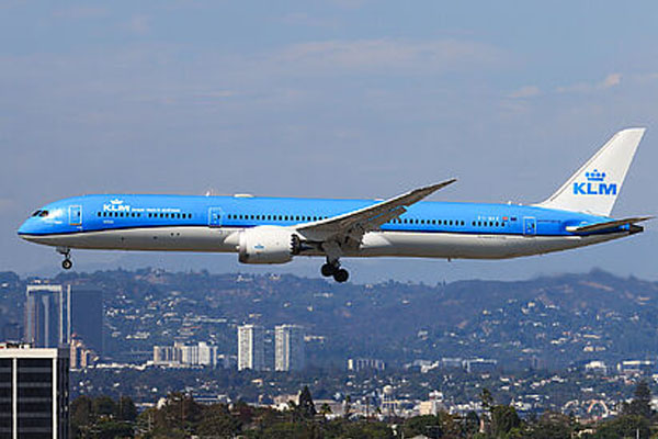 49 ಲಕ್ಷ ರೂ ಖರ್ಚು ಮಾಡಿ ಟ್ರಿಪ್ ಹೋದ್ರೆ ವಿಮಾನ ಹತ್ತೋಕೆ ಬಿಟ್ಟಿಲ್ಲ: Dutch Airlines ವಿರುದ್ಧ ಸಿಟ್ಟಿಗೆದ್ದ ಕುಟುಂಬ