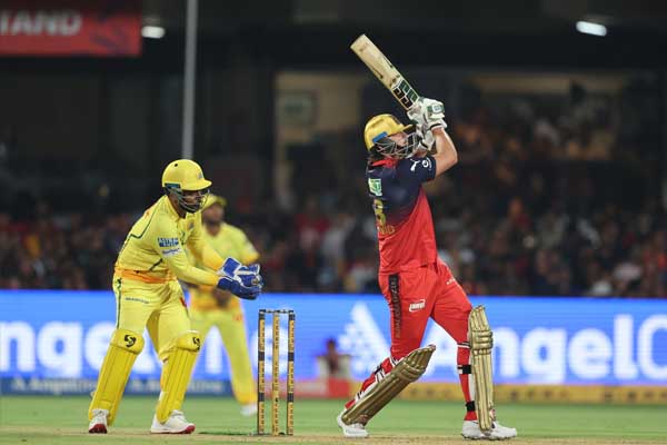 ಚಿನ್ನಸ್ವಾಮಿಯಲ್ಲಿ ಸಿಕ್ಸರ್ ಗಳ ಸುರಿಮಳೆ: ಸಿಎಸ್‌ಕೆ ಗೆಲುವಿಗೆ ಬಿಗ್ ಟಾರ್ಗೆಟ್ ನೀಡಿದ ಆರ್‌ಸಿಬಿ