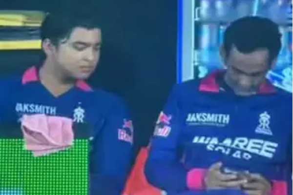 ಡಗೌಟ್‌ನಲ್ಲಿ ಮೊಬೈಲ್ ಬಳಕೆ: ರಾಜಸ್ಥಾನ್ ರಾಯಲ್ಸ್ ಮ್ಯಾನೇಜರ್ ರೋಮಿ ಭಿಂದರ್​​ಗೆ​​​​​​​ ಬಿಗ್ ಶಾಕ್!