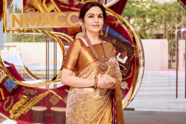 ಎನ್‌ಎಂಎಸಿಸಿ ಸಂಭ್ರಮದಲ್ಲಿ ಅಂಬಾನಿ ಫ್ಯಾಮಿಲಿ: ಚಿನ್ನದ ಕಾಂಜೀವರಂ ರೇಷ್ಮೆ ಸೀರೆಯಲ್ಲಿ ಮಿಂಚಿದ ನೀತಾ ಅಂಬಾನಿ!