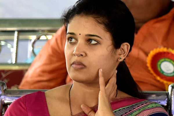 ಬಟ್ಟೆ ಬ್ಯಾಗ್ ಖರೀದಿಯಲ್ಲಿ ಅಕ್ರಮ ಆರೋಪ: ಐಎಎಸ್ ಅಧಿಕಾರಿ ರೋಹಿಣಿ ಸಿಂಧೂರಿಗೆ ಕೊಂಚ ರಿಲೀಫ್ ನೀಡಿದ ಸುಪ್ರೀಂ