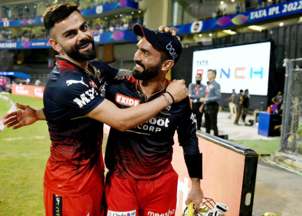 ದಿನೇಶ್ ಕಾರ್ತಿಕ್ ಆರ್‌ಸಿಬಿ ಮೆಂಟರ್ ಆಗಲು ಕಾರಣರಾದರೇ ವಿರಾಟ್? ಇಲ್ಲಿದೆ ಅಸಲಿ ಕಥೆ