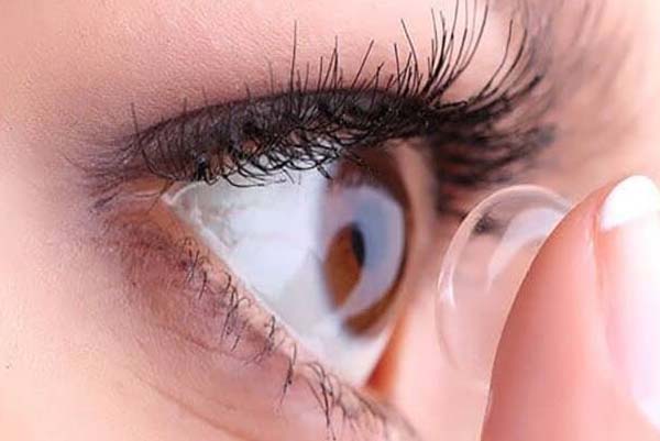EYE CARE | ಕನ್ನಡಕ ಬಿಟ್ಟು ಲೆನ್ಸ್ ಬಳಸುತ್ತಿದ್ದೀರಾ? ಕಣ್ಣಿನ ಸುರಕ್ಷತೆಗಾಗಿ ಈ ನಿಯಮಗಳನ್ನು ಮರೆಯಬೇಡಿ