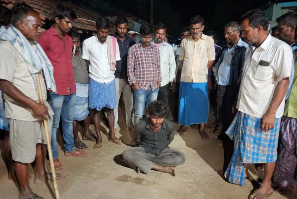 ಒಗ್ಗಟ್ಟಿನಲ್ಲಿ ಬಲವಿದೆ ಅನ್ನೋ ಮಾತು ಸುಳ್ಳಲ್ಲ! ಊರವರೆಲ್ಲ ಸೇರಿ ಕಳ್ಳನನ್ನೇ ಹಿಡಿದುಬಿಟ್ರು