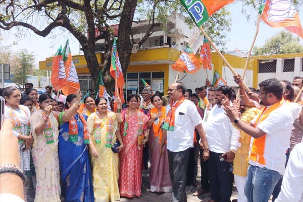 ಪಂಚ ರಾಜ್ಯಗಳ ಚುನಾವಣೆ: ಕಮಲ ಅರಳಿದ ಖುಷಿಗೆ ಬಳ್ಳಾರಿಯಲ್ಲಿ ಬಿಜೆಪಿ ಸಂಭ್ರಮ