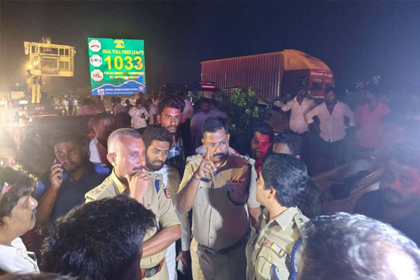 ಬೆಂಗಳೂರು-ಮೈಸೂರು ಎಕ್ಸ್​​ಪ್ರೆಸ್​​​ ವೇನಲ್ಲಿ ಕಾರು ಪಲ್ಟಿ: ತಂದೆ-ಮಗನ ದುರ್ಮ*ರಣ