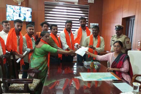 ಅಕ್ರಮ ಗೋಸಾಗಾಣೆ ನಿಲ್ಲಿಸಲು ಆಗ್ರಹ: ವಿ.ಹಿಂ.ಪ, ಬಜರಂಗದಳದಿಂದ ಜಿಲ್ಲಾಧಿಕಾರಿಗಳಿಗೆ ಮನವಿ