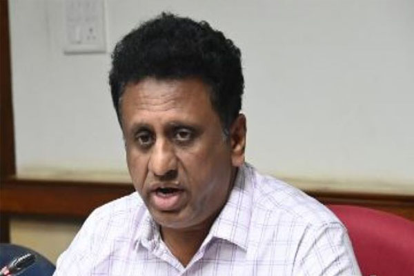‘ಮೋದಿ ಏನೇ ಮಾಡಿದ್ರೂ ಸಪೋರ್ಟ್ ಮಾಡ್ತಾರೆ ಅಂಧ ಭಕ್ತರು’: ಪೆಟ್ರೋಲ್ ದರ ಏರಿಕೆ ವಿಚಾರದಲ್ಲಿ ಸುಧಾಕರ್ ಟಾಂಗ್