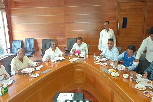 ಪಂಚಮಸಾಲಿ ಪೀಠಗಳ ಗೊಂದಲ ನಿವಾರಣೆ: ಸುದೀರ್ಘ ಸಭೆ ನಡೆಸಿದ ಮುಖಂಡರು