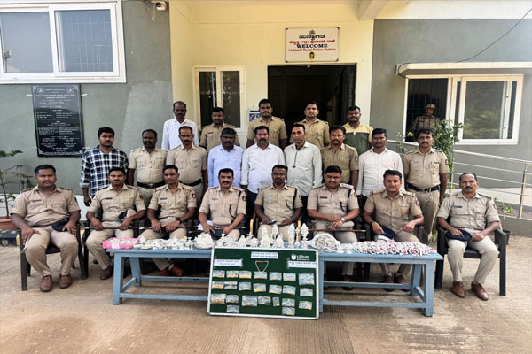 ಹುಬ್ಬಳ್ಳಿ ಪೊಲೀಸರ ಯಶಸ್ವಿ ಕಾರ್ಯಾಚರಣೆ: ಇಬ್ಬರು ಅಂತಾರಾಜ್ಯ ಕಳವು ಆರೋಪಿಗಳ ಸೆರೆ