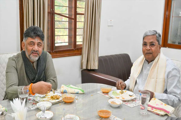 ಬ್ರೇಕ್‌ಫಾಸ್ಟ್‌ನಲ್ಲಿ ಸಿಎಂ ರಾಜೀನಾಮೆ ಬಾಂಬ್: ಅಂತಿಮ ನಿರ್ಧಾರ ‘ಹೈಕಮಾಂಡ್’ನದ್ದು ಎಂದ ಸಿದ್ದರಾಮಯ್ಯ