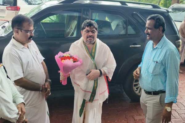 ಕುಕ್ಕೆ ಶ್ರೀ ಸುಬ್ರಹ್ಮಣ್ಯ ದೇವಸ್ಥಾನಕ್ಕೆ ತೆಲಂಗಾಣ ಸಾರಿಗೆ ಸಚಿವ ಪೊನ್ನಮ್ ಪ್ರಭಾಕರ ಭೇಟಿ