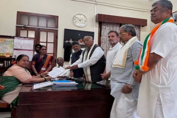 ರಾಜ್ಯಸಭಾ ಚುನಾವಣೆ: ಬೆಂಗಳೂರಿನಲ್ಲಿ ಮಲ್ಲಿಕಾರ್ಜುನ ಖರ್ಗೆ ನಾಮಪತ್ರ ಸಲ್ಲಿಕೆ