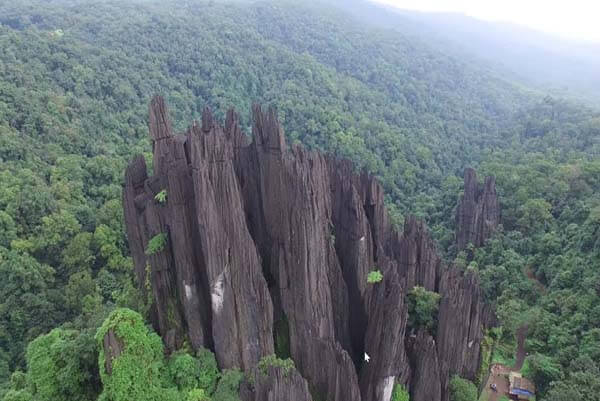 ಗುಡುಗು ಸಹಿತ ಭಾರೀ ಮಳೆ, ಪ್ರಸಿದ್ಧ ಪ್ರವಾಸಿ ತಾಣ ಯಾಣಕ್ಕೆ ಟೂರಿಸ್ಟ್ಸ್‌ನಿರ್ಬಂಧ