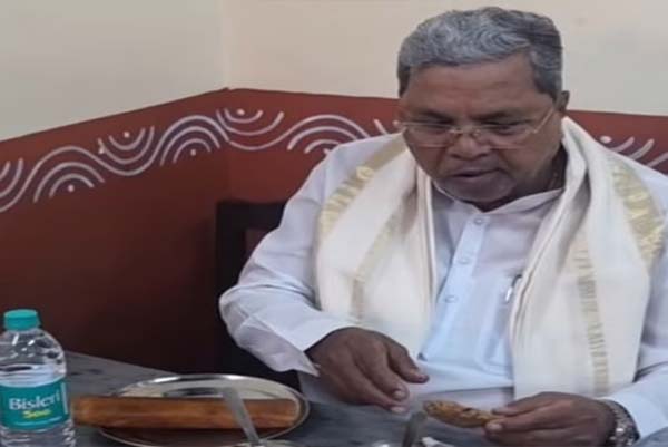 ಮಾಜಿ ಸಿಎಂ ಸಿದ್ದರಾಮಯ್ಯಗೆ ಬೆಂಗಳೂರಿನ ಫೇಮಸ್ ವಿದ್ಯಾರ್ಥಿ ಭವನ ಮಸಾಲೆ ದೋಸೆ‌ ಸಖತ್‌ ಇಷ್ಟ!
