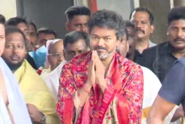 ಕೊಲ್ಲೂರು ಮೂಕಾಂಬಿಕೆಯ ದರುಶನ ಪಡೆದು, ವಿಶೇಷ ಪೂಜೆ ಸಲ್ಲಿಸಿದ ತಮಿಳುನಾಡು ಸಿಎಂ ಜೋಸೆಫ್‌ ವಿಜಯ್‌