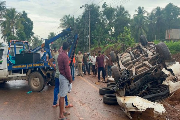 ಧರ್ಮಸ್ಥಳ ಕೇಸ್ : SIT ಅಧಿಕಾರಿಗಳ ಕಾರು ಪಲ್ಟಿ, ತಪ್ಪಿದ ಭಾರಿ ಅನಾಹುತ!