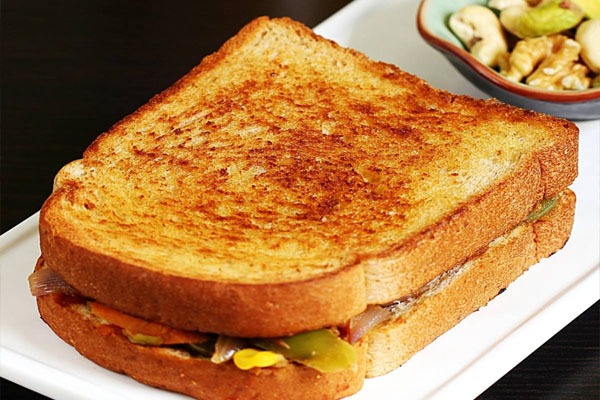 SNACKS| ತರಕಾರಿ ತಿನ್ನದ ಮಕ್ಕಳಿಗೆ ಈ ರೀತಿ ರವೆ ಟೋಸ್ಟ್ ಮಾಡಿಕೊಡಿ, ಹೇಳ್ದೆ ಕೇಳ್ದೆ ಪ್ಲೇಟ್ ಖಾಲಿ ಮಾಡ್ತಾರೆ!